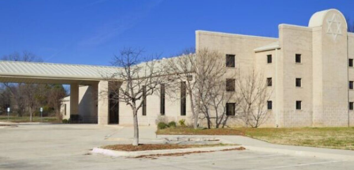 2 hommes arrêtés pour leur rôle présumé dans la prise d'otage dans la synagogue au Texas
