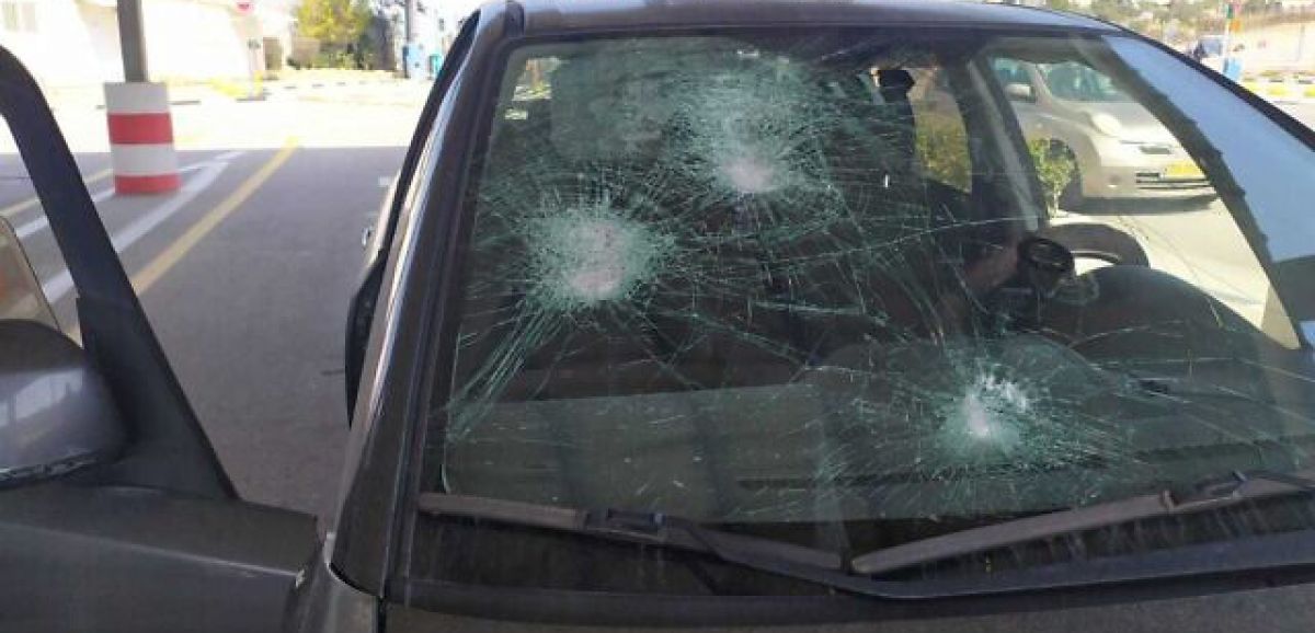 Une Israélienne blessée lors d'un jet de pierres sur sa voiture près d'une implantation de Judée-Samarie