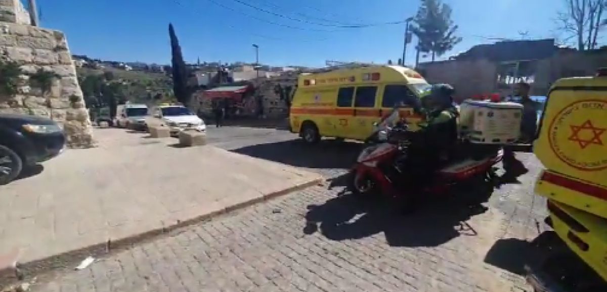 Un soldat israélien blessé en Judée-Samarie, un policier légèrement touché près du Mont du Temple