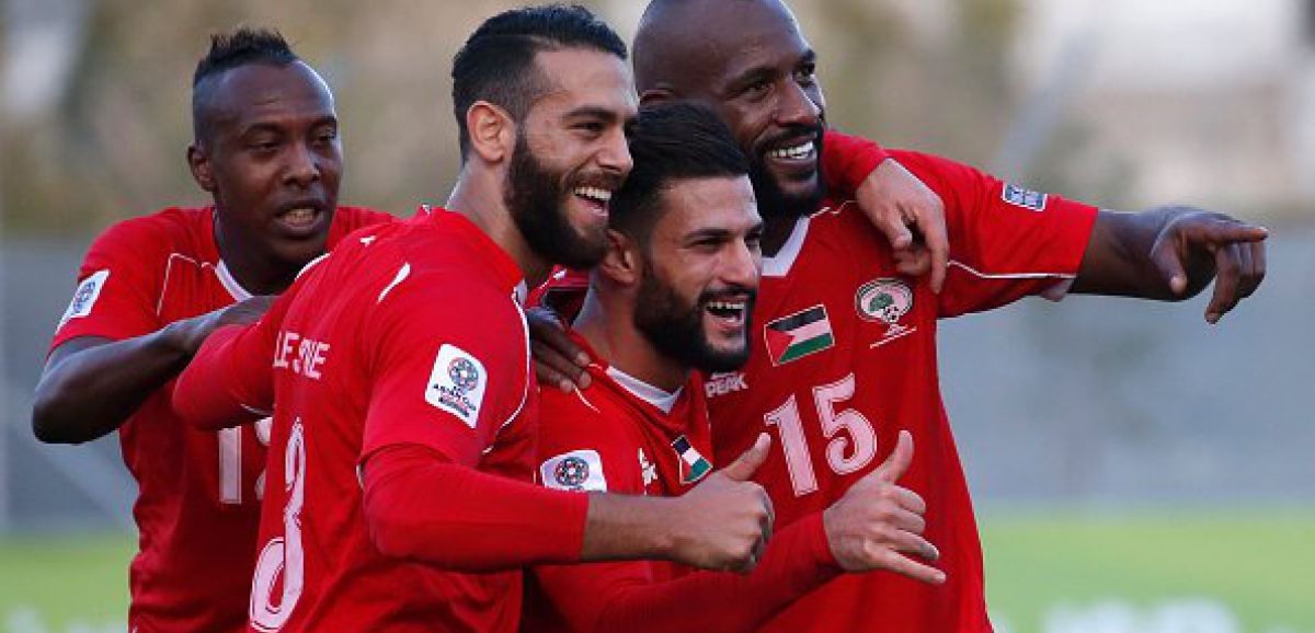 Une star de l'équipe de football palestinien signe un contrat avec une équipe israélienne