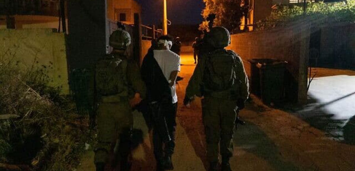 Tsahal arrête 12 Palestiniens dans des raids en Judée-Samarie