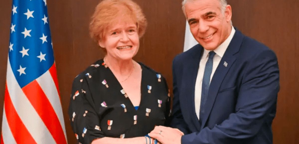 Yaïr Lapid rencontre l'envoyée américaine pour l'antisémitisme Deborah Lipstadt