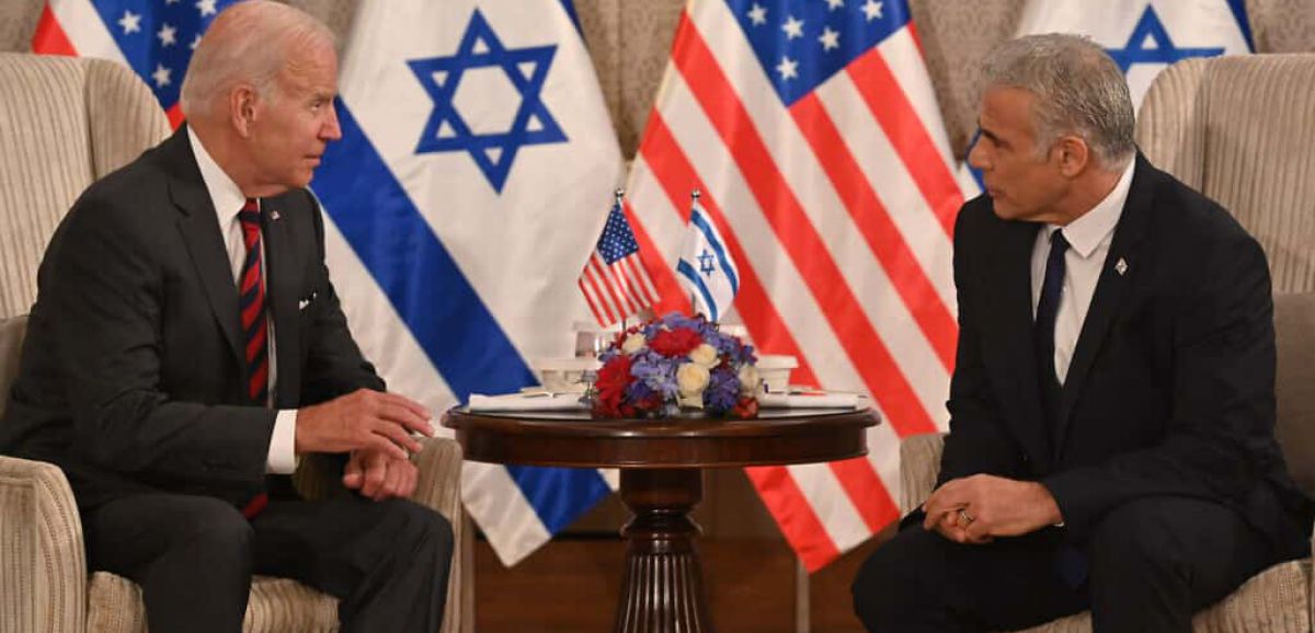 Après son entretien avec Lapid, Biden affirme que les Etats-Unis sont "complètement dévoués" à la sécurité d'Israël
