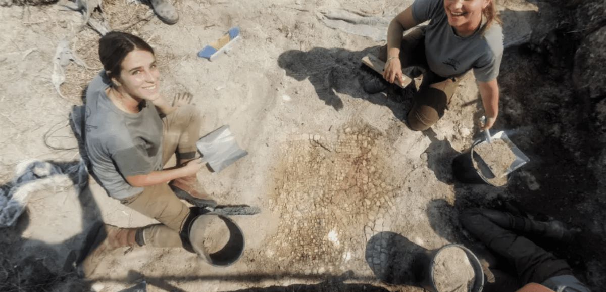 Des soldats de Tsahal redécouvrent un couvent vieux de 1500 ans avec un sol en mosaïque