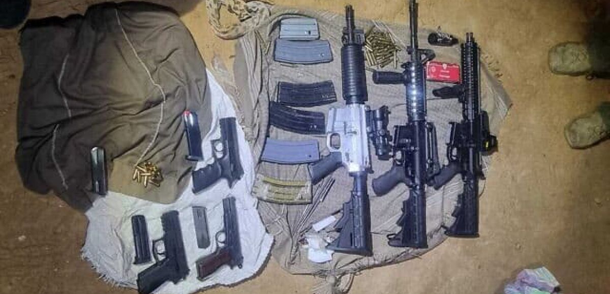 La police israélienne et Tsahal déjouent la contrebande d'armes près de la mer Morte
