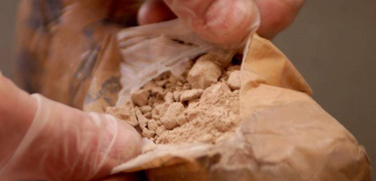 Un couple a été arrêté à Haïfa avec un demi-kilo d'héroïne dissimulé dans un sac à langer