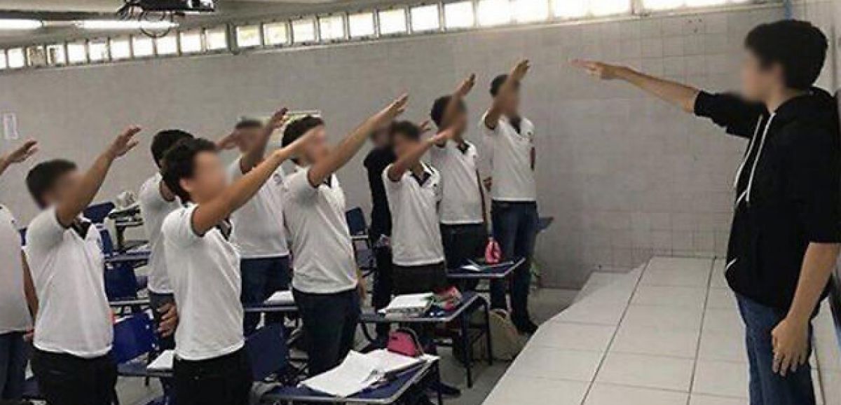 Antisémitisme : des lycéens turcs font le salut nazi lors d’un match de foot à Istanbul
