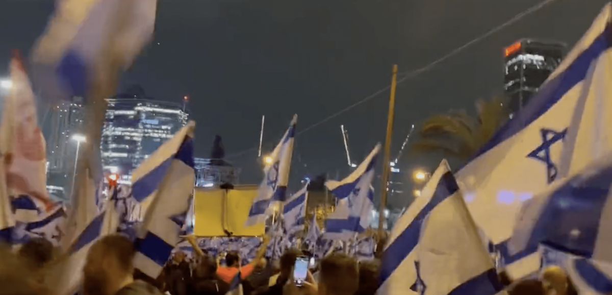 20 000 personnes favorables au texte gouvernemental ont manifesté à Tel Aviv