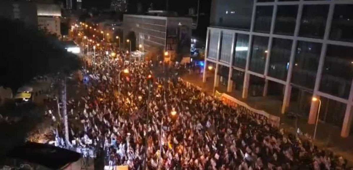 Plusieurs milliers d'Israéliens ont de nouveau manifesté à Tel Aviv contre la réforme judiciaire