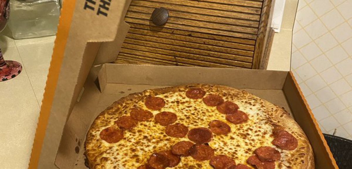 Une pizzeria américaine met en vente une pizza en forme de croix gammée