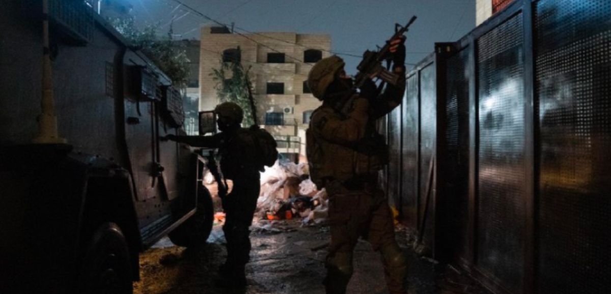 Tsahal arrête 32 suspects terroristes palestiniens en Judée-Samarie