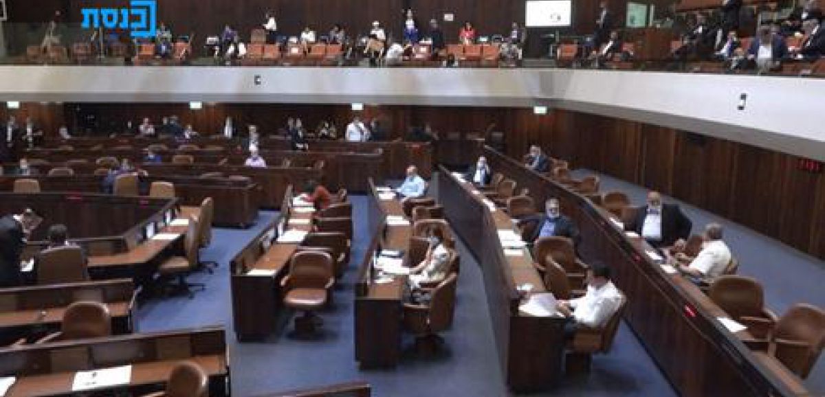 La Knesset vote une loi autorisant le gouvernement à imposer des restrictions liées au coronavirus sans l'approbation des députés