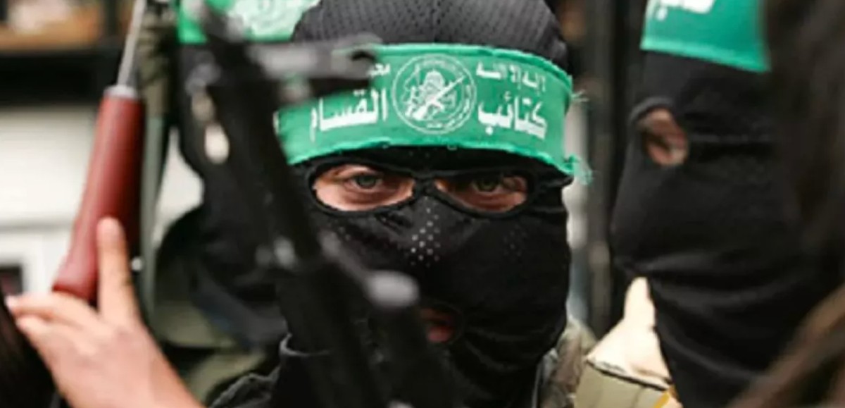 Une caméra trouvée sur le corps d’un terroriste révèle comment le Hamas pose des explosifs et tend des pièges dans des bâtiments de Gaza