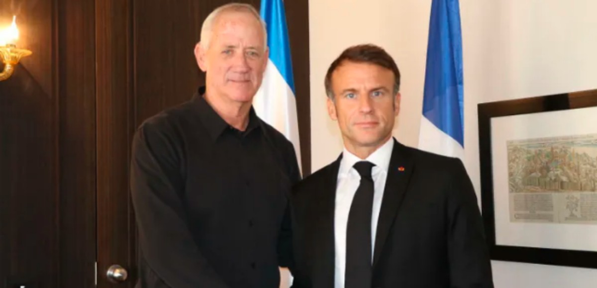 Emmanuel Macron s'entretient avec Benny Gantz et appelle Israël à "éviter l'escalade, notamment au Liban"