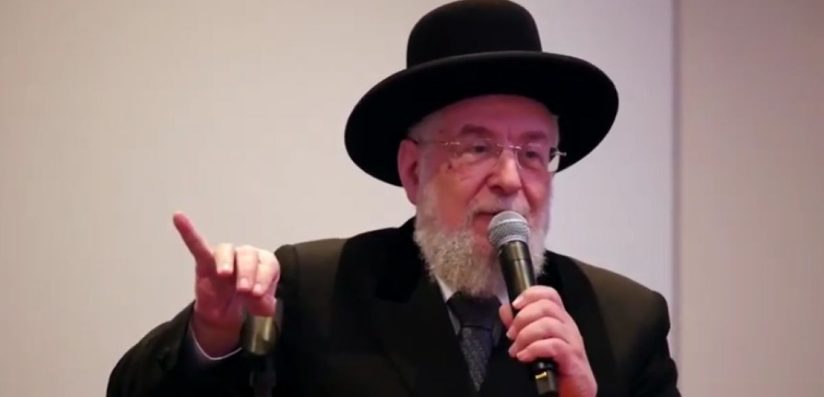 Le grand rabbin d'Israël appelle à ne plus embrasser la mezouza