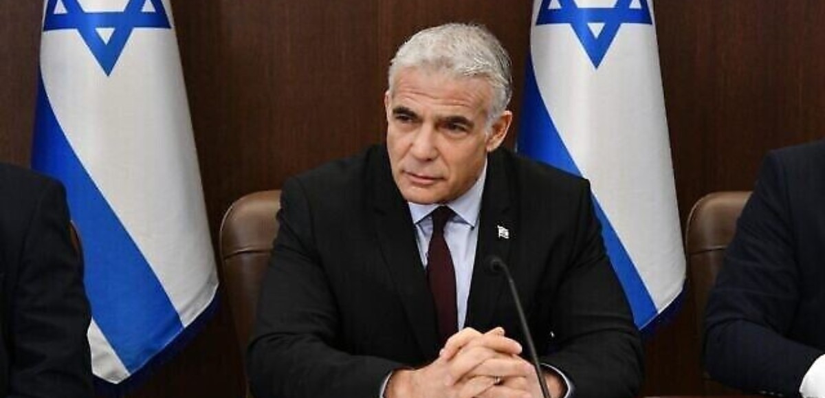 Yair Lapid se rend en France et rencontrera le Premier ministre pour négocier un accord de libération des otages