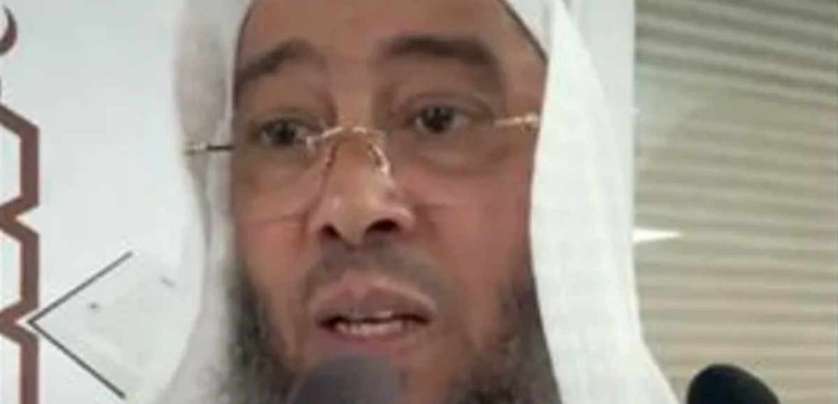 Le drapeau français, "satanique", "n'a aucune valeur auprès d'Allah" : l'imam Mahjoubi évoque une incompréhension