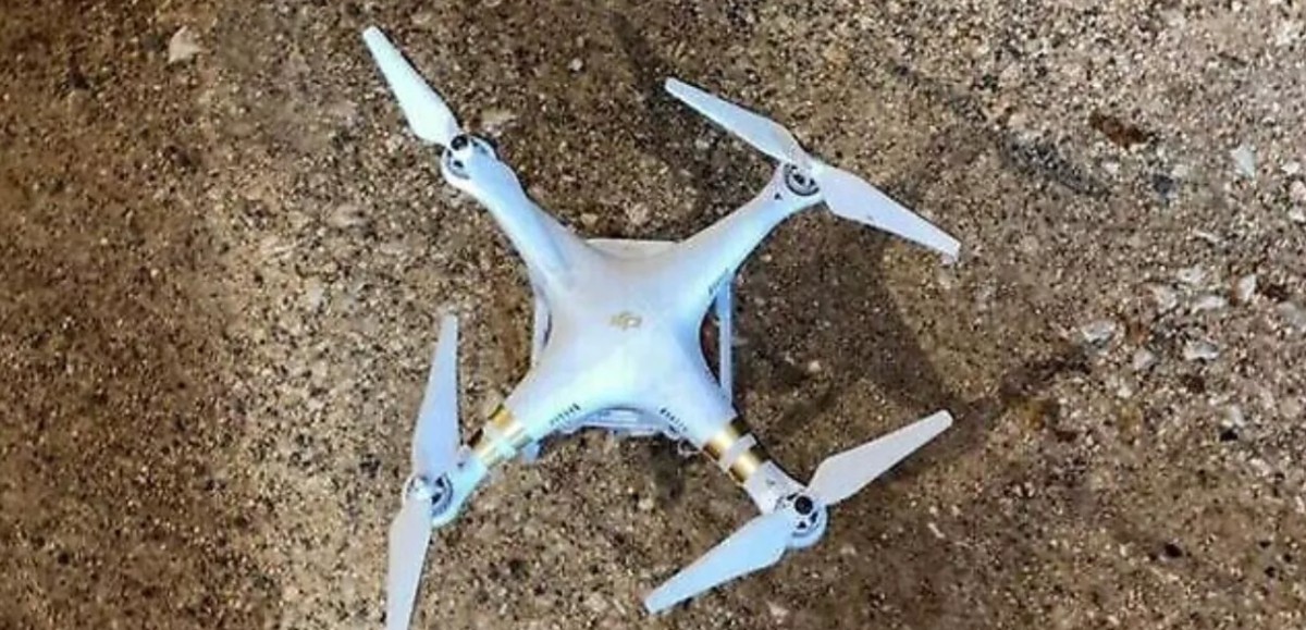 Tsahal affirme qu'un petit drone de reconnaissance s'est écrasé à Kfar Saba, aucun blessé