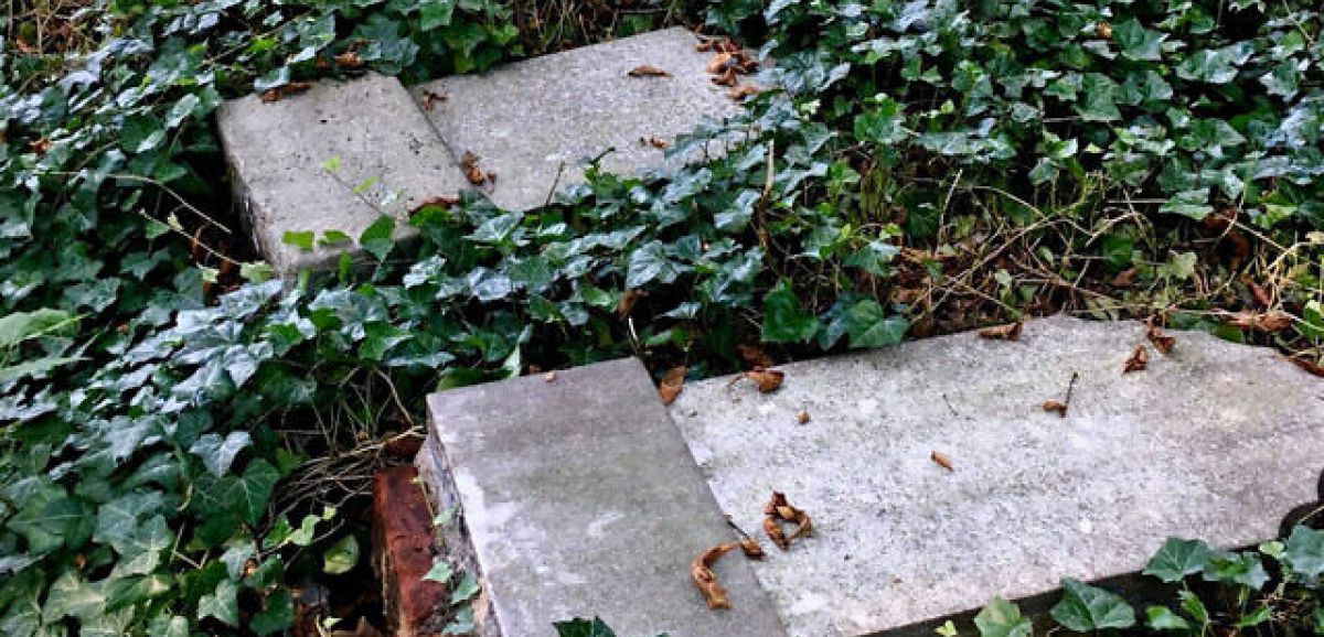 Une vingtaine de pierres tombales vandalisées dans un cimetière juif en Pologne