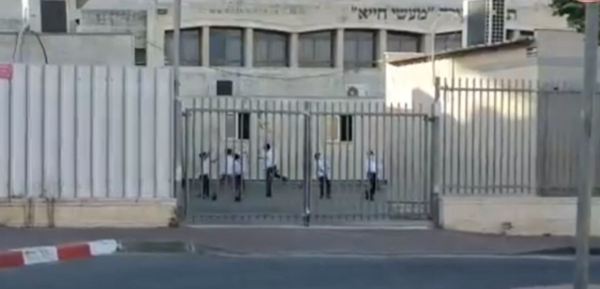 Des milliers d'élèves orthodoxes retournent à l'école, défiant la décision du gouvernement israélien
