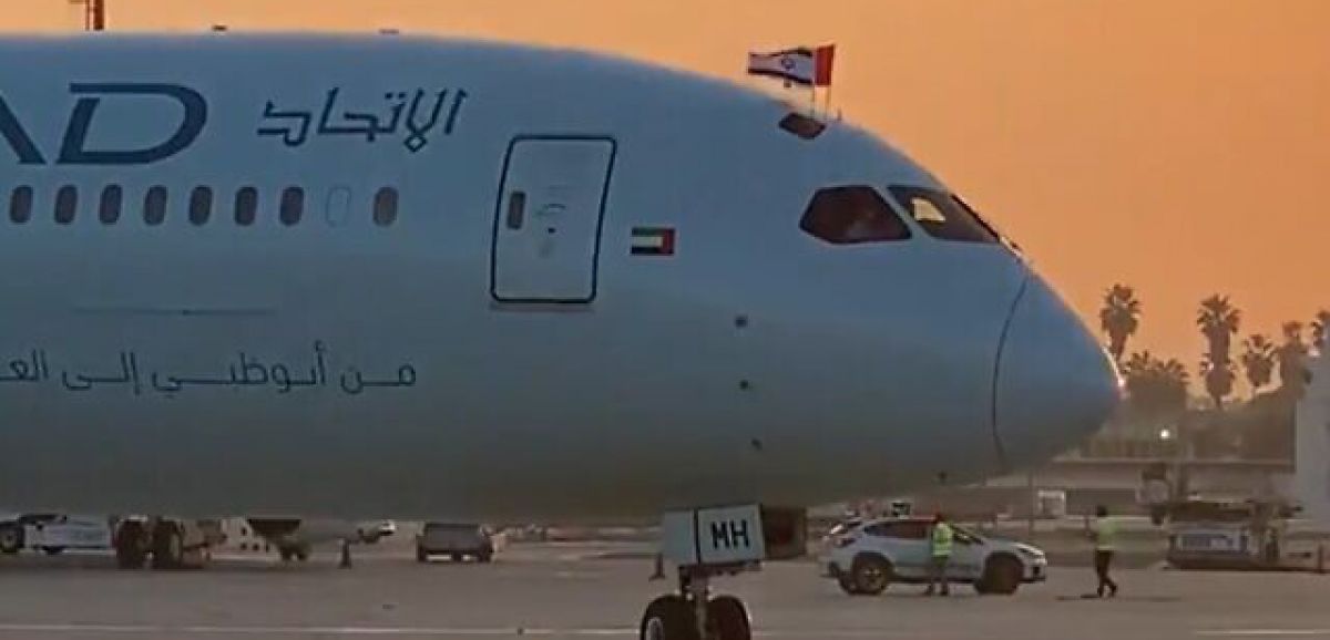 Un avion commercial des Emirats Arabes Unis atterrit pour la première fois à Tel Aviv