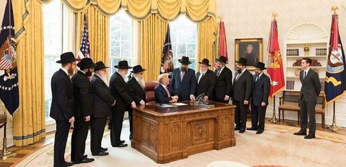 "Merci les Rabbins", écrit sur Twitter Donald Trump après une lettre de soutien de 13 rabbins orthodoxes