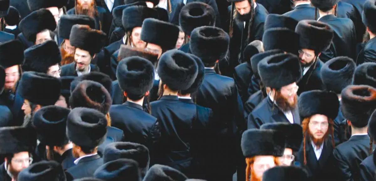 Des centaines de personnes assistent à un mariage orthodoxe à Beitar Illit