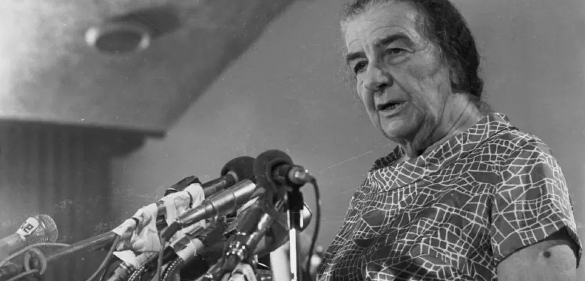 Nouvelles photos de Golda Meir lors de réunions opérationnelles pendant la guerre de Kippour