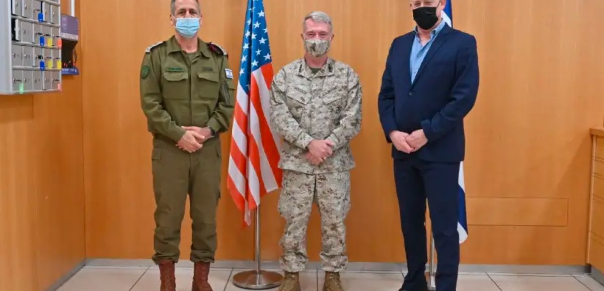Gantz rencontre le chef du commandement central américain pour le Moyen-Orient, McKenzie
