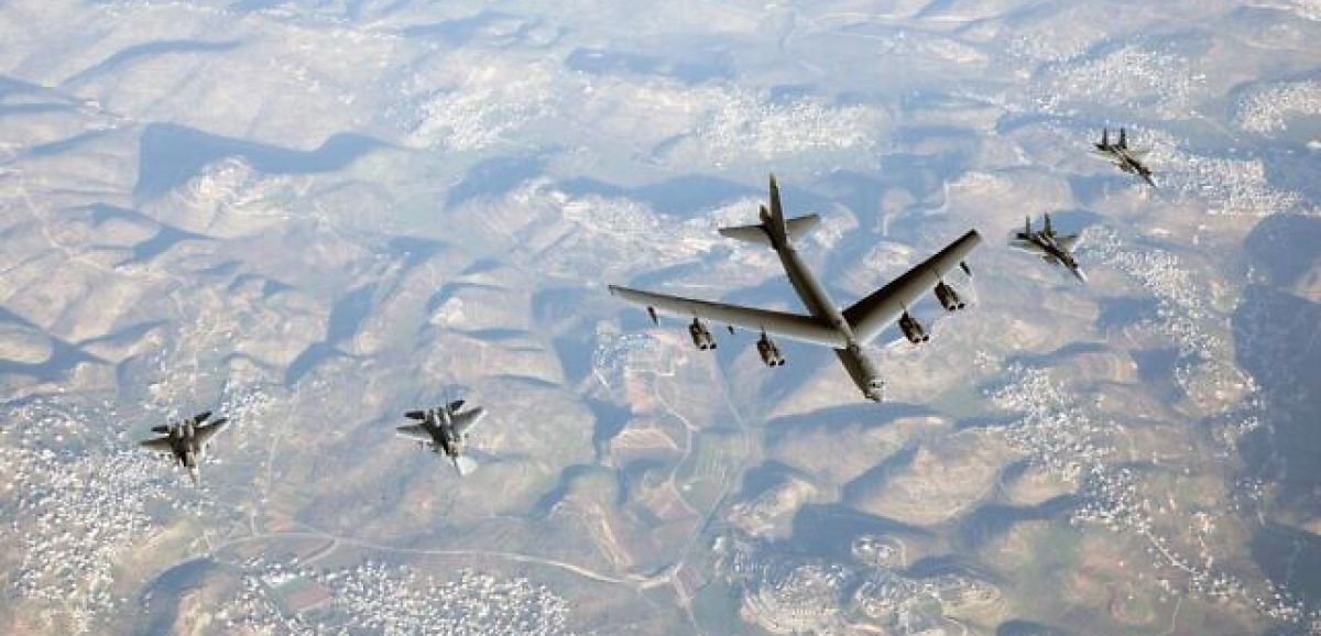 Des avions israéliens escortent des B-52 américains, démonstration de force adressée à l'Iran