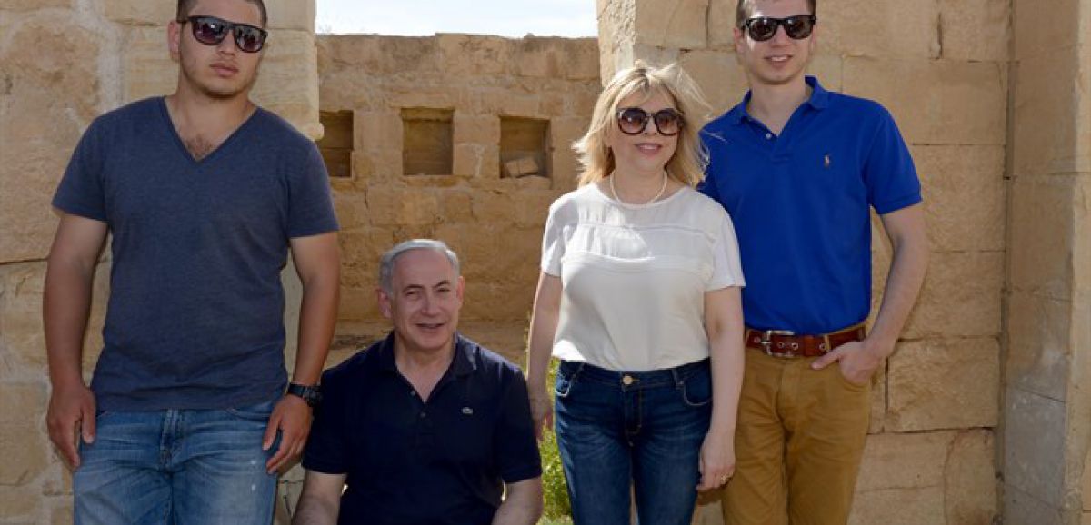 La famille Netanyahou poursuit Ehud Olmert pour diffamation