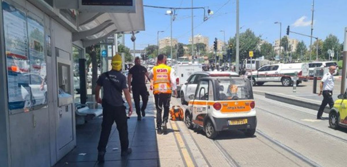 Tentative d'attaque au couteau à Jérusalem, 2 Israéliens blessés, le terroriste tué