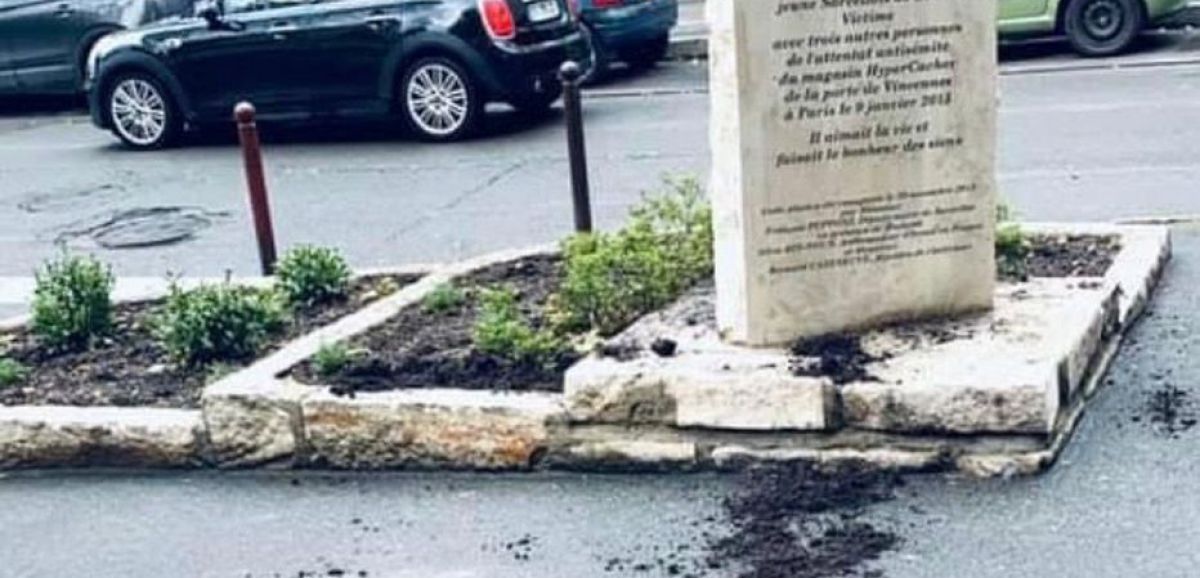 La stèle en mémoire de Yohan Cohen, victime de l'attentat de l'Hyper Cacher en 2015, profanée