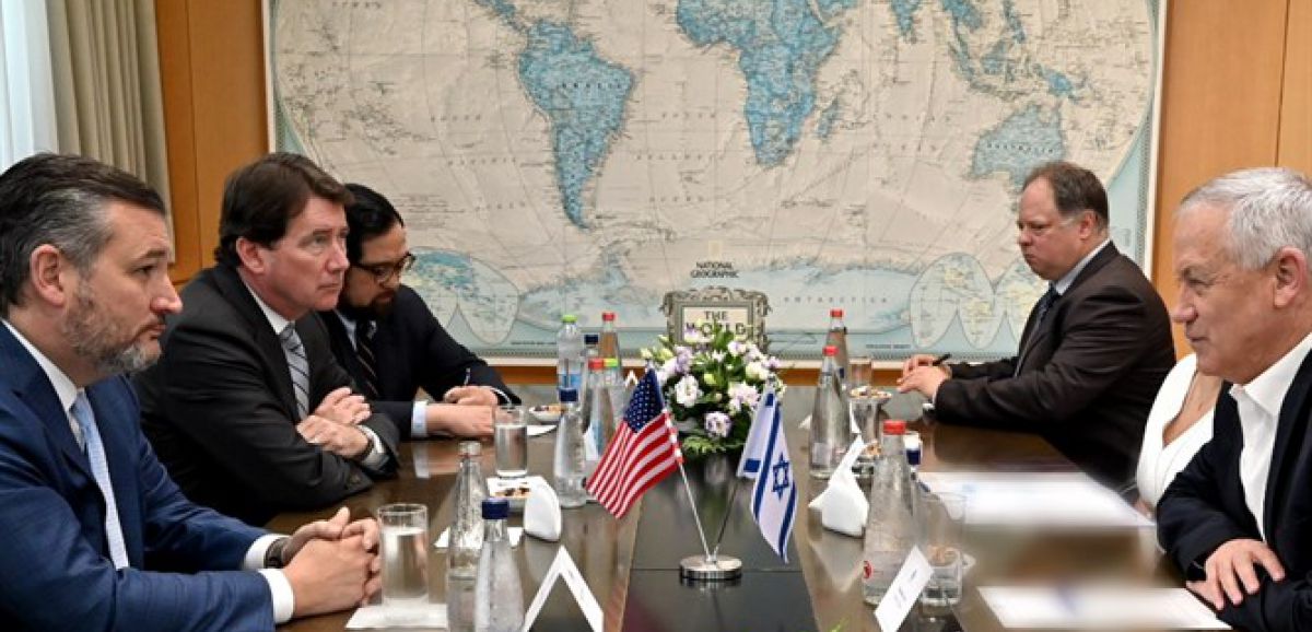 Benny Gantz s'entretient avec des sénateurs américains sur l'armement nucléaire iranien