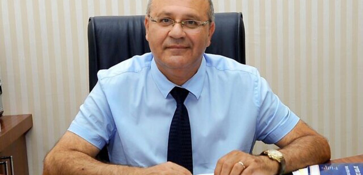 Le chef du ministère de la Santé israélien soutient le port du masque dans les endroits surpeuplés