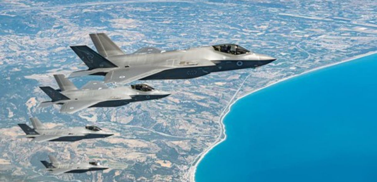 La marine américaine et la Royal Air Force se joignent à l'armée de l'air israélienne pour un exercice dans le désert