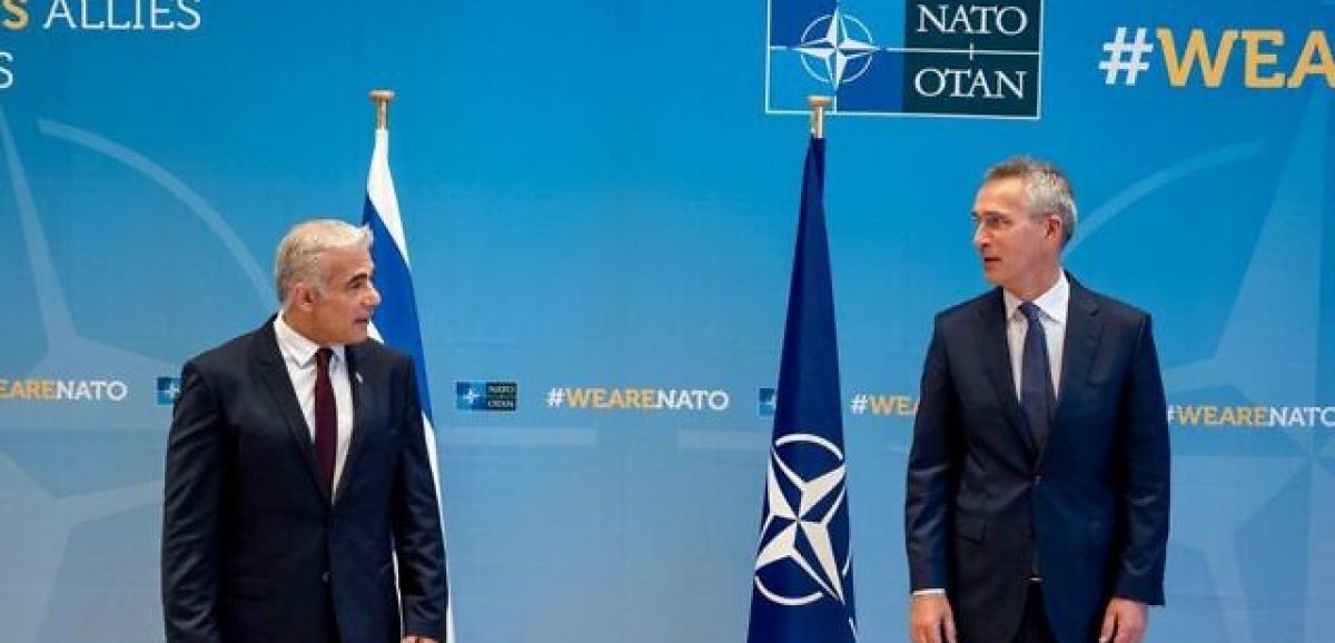 Yaïr Lapid dit au chef de l'OTAN qu'Israël veut approfondir les relations avec l'Europe