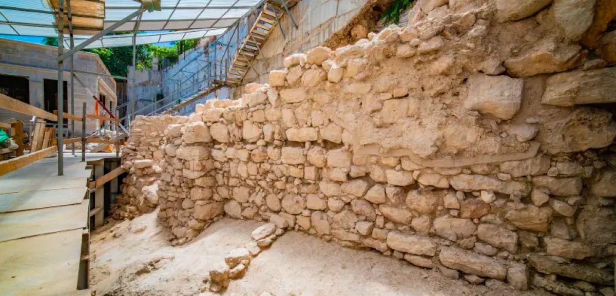 Les archéologues découvrent qu'une partie du Mur Occidental a été détruite le 9 Av