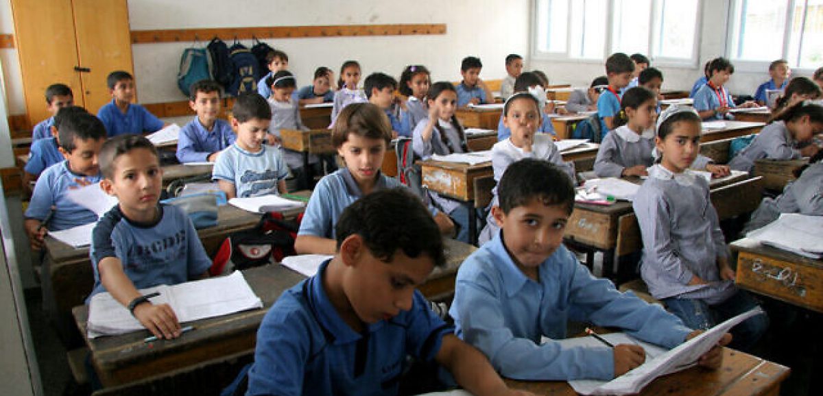 Les manuels scolaires palestiniens ont "un contenu profondément problématique", selon une responsable de l'UE
