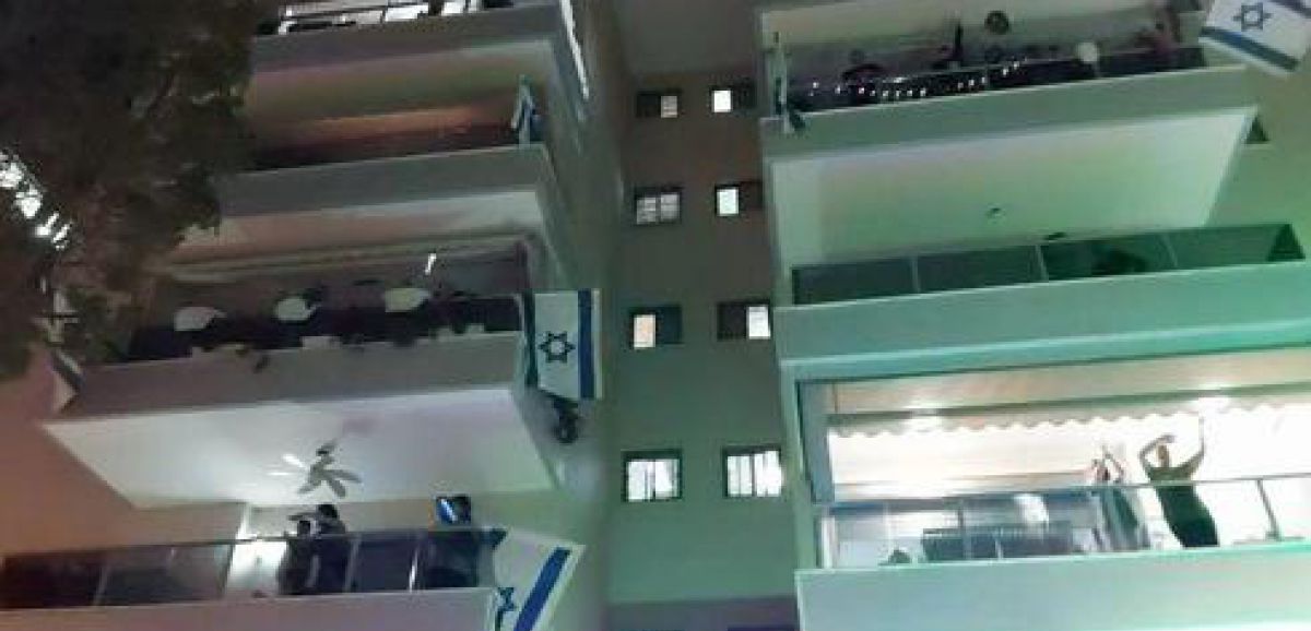 Les Israéliens ont célébré Yom Haatsmaout depuis leur balcon