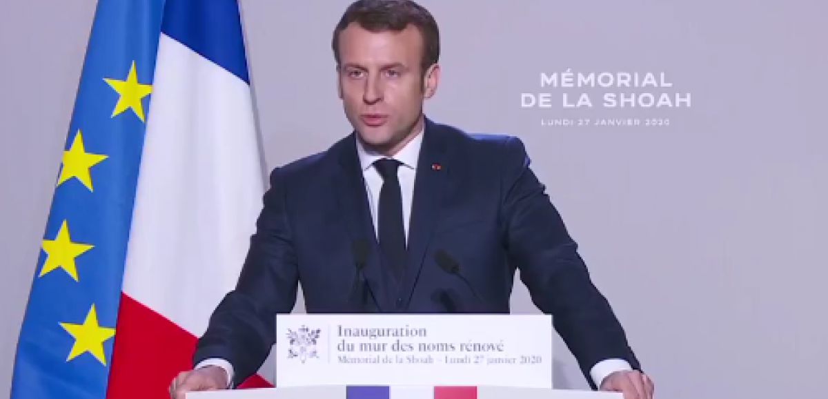 Emmanuel Macron inaugure le mur des Noms rénové au Mémorial de la Shoah