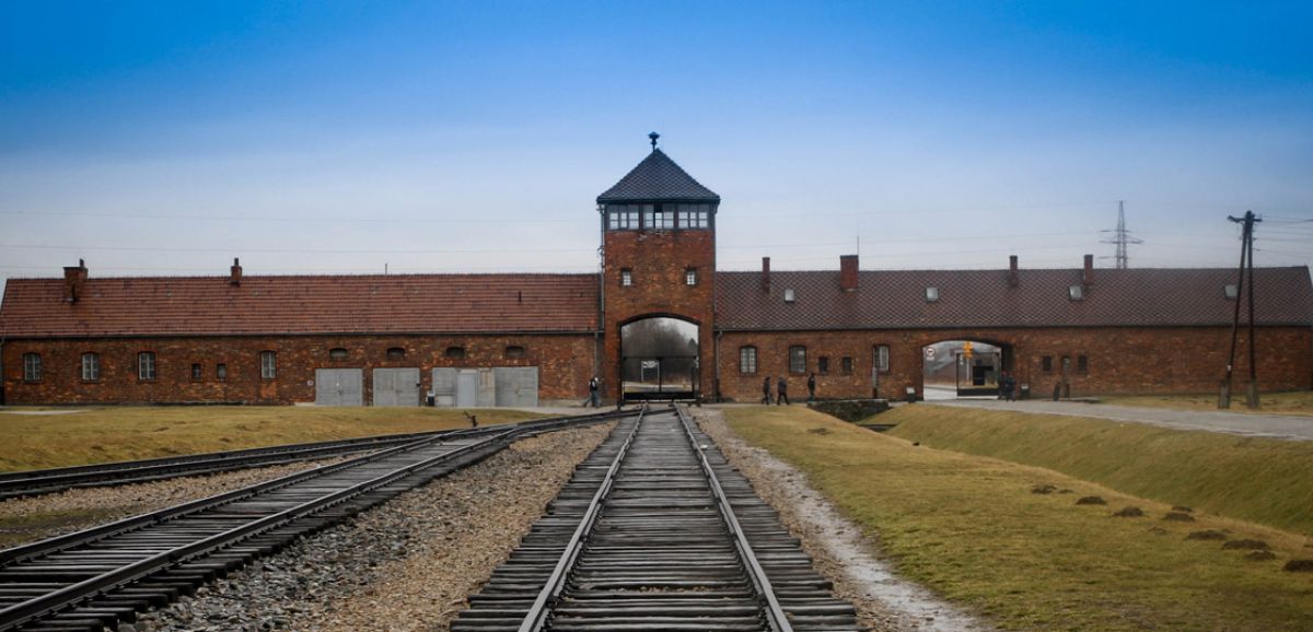 Des graffiti découverts antisémites à Auschwitz