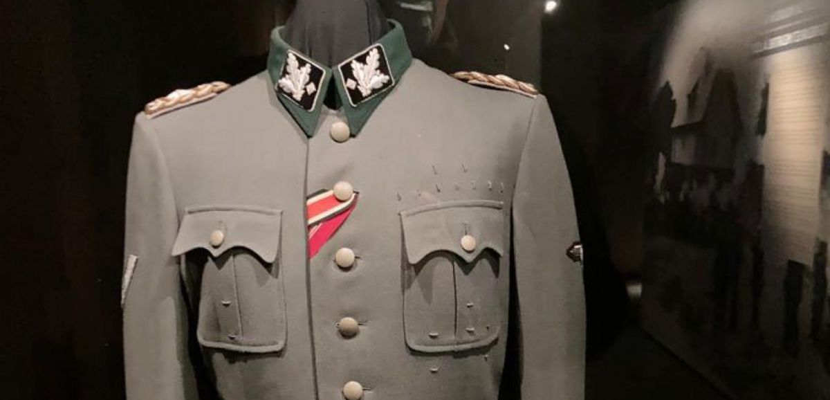 Grande-Bretagne : Le propriétaire d'un magasin de costumes refuse d’arrêter de vendre des déguisements de nazis