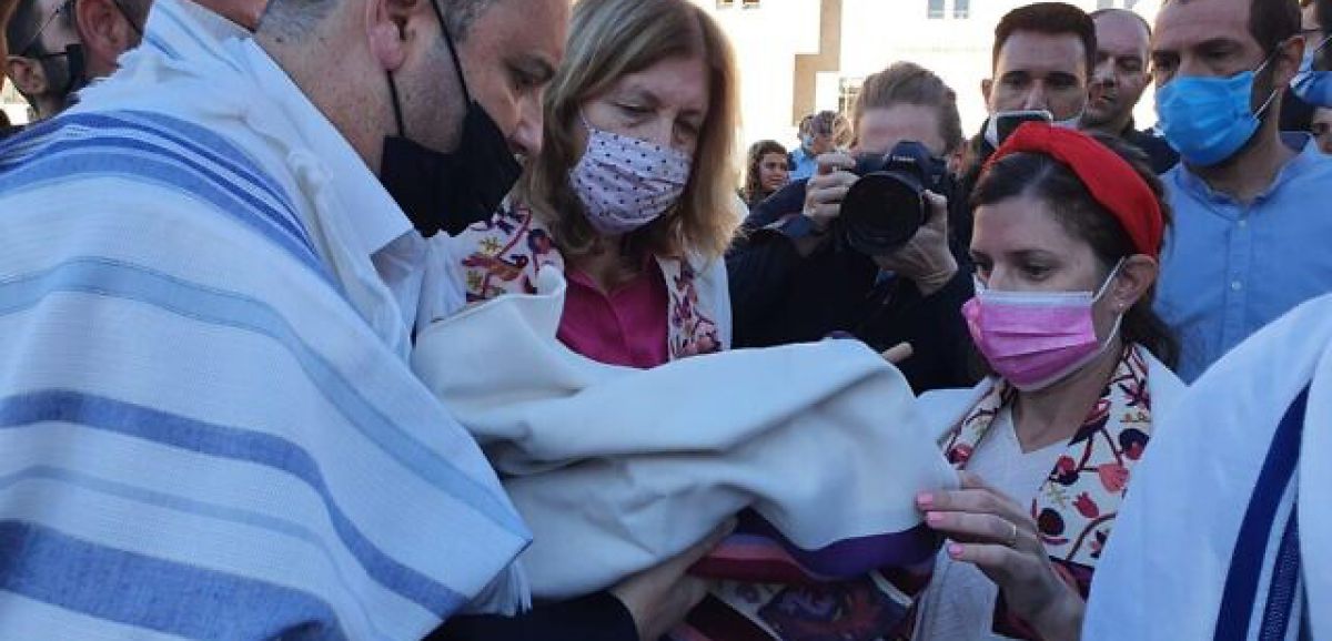Netanyahou partage un appel à bloquer les prières des femmes du Mur au Kotel