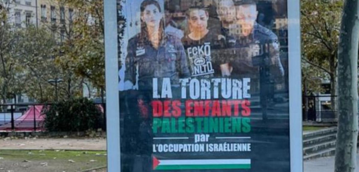 Enquête ouverte après des affiches anti-Israël sur des panneaux publicitaires JC Decaux à Lyon