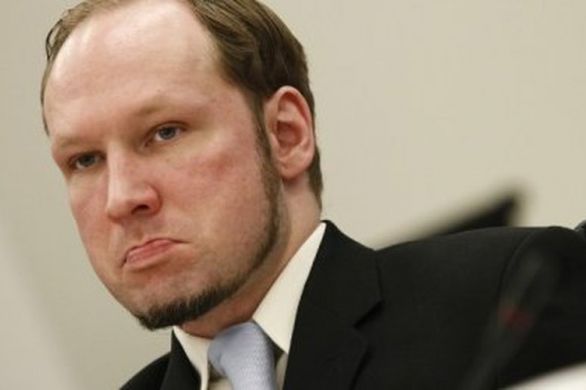 L'assassin norvégien Anders Breivik demande sa liberté conditionnelle en faisant un salut nazi