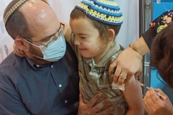Israël décide de commencer à administrer une dose de rappel aux enfants de 5-12 ans