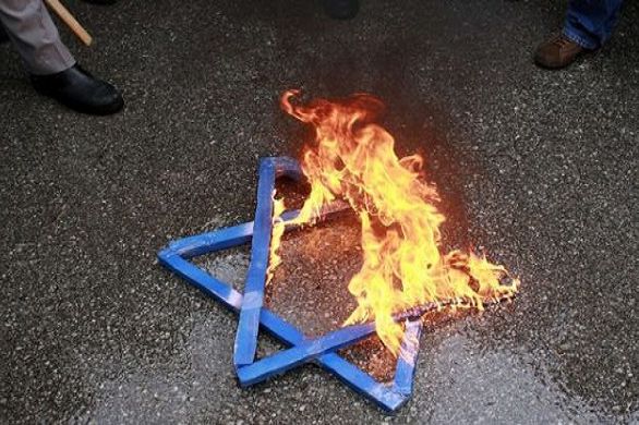 Un drapeau israélien brûlé en Allemagne conduit à une loi interdisant de brûler tous les drapeaux dans le pays