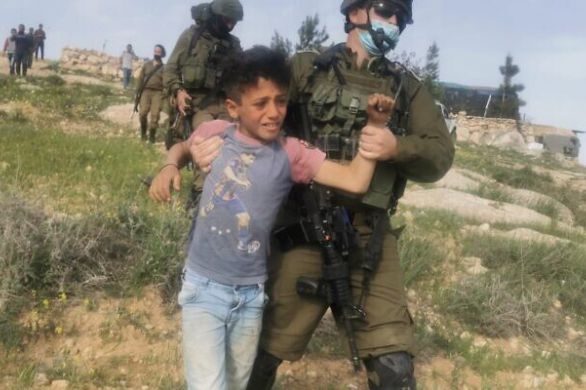 Des ONG appellent un groupe d'aide américain à arrêter de financer l'utilisation d'enfants soldats palestiniens