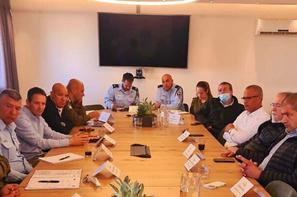Suite à l'attentat de Beer Sheva, des dirigeants juifs et arabes locaux rencontrent des responsables de la police